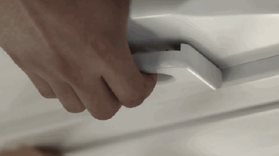 超有才華的小圓桌可秒變茶幾 過程相當機智