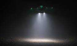 走夜路時(shí)如何出場自帶BGM？無人機(jī)為你照明就行