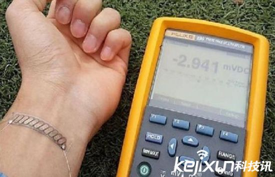 美國研發(fā)可穿戴發(fā)電器 用人體與環(huán)境溫差發(fā)電