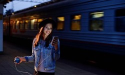 HandEnergy球形移動電源：我一搖這個球手機就有電了