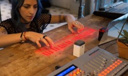 iKeybo智能投影虛擬鍵盤：有了它電子琴和充電寶都有了