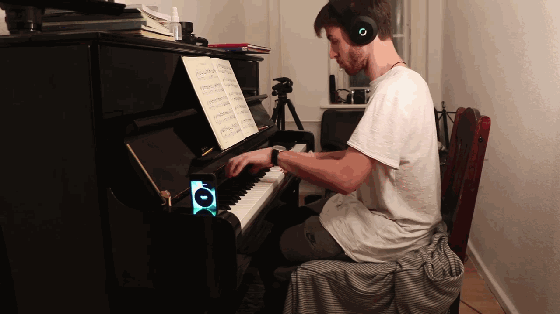 要當超級英雄了!這耳機能電擊大腦激發潛能