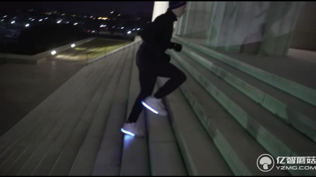 夜跑不炫酷怎么行!這雙熒光鞋子讓你炫起來(lái)