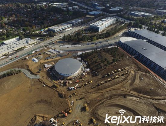 喬布斯生前設計蘋果總部大樓 形似飛船太陽能供電