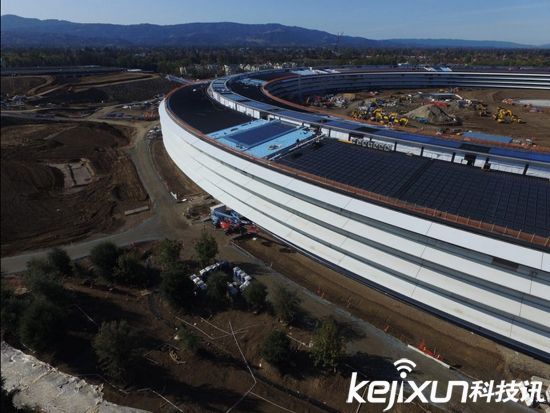 喬布斯生前設計蘋果總部大樓 形似飛船太陽能供電