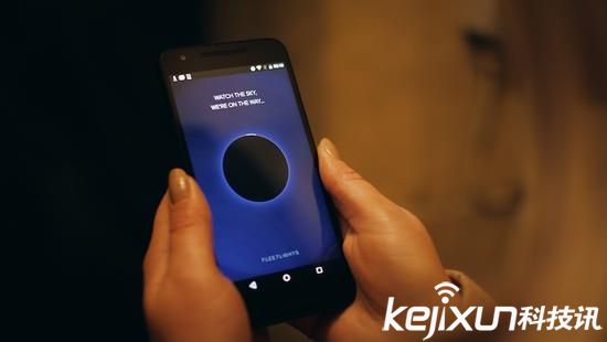 無人機(jī)提供夜晚照明服務(wù) 走夜路不再害怕