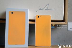 堅果手機后蓋怎么打開 錘子堅果U1后蓋更換教程