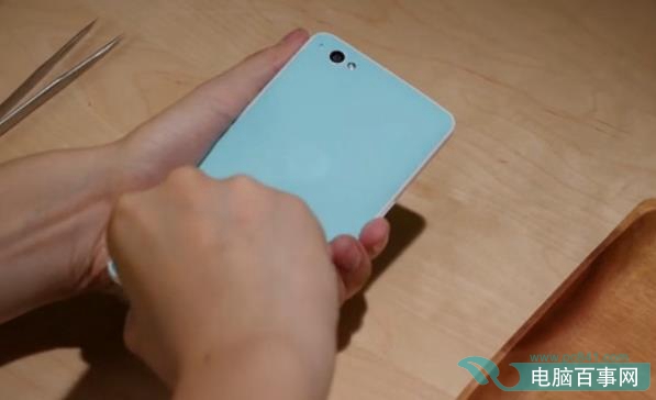 堅果手機怎么裝卡 堅果手機 sim卡安裝圖文教程