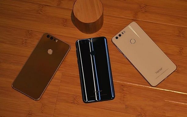 國產(chǎn)<a href=/mobile/ target=_blank class=infotextkey>手機(jī)</a>哪個好用 8款2016國產(chǎn)旗艦手機(jī)推薦