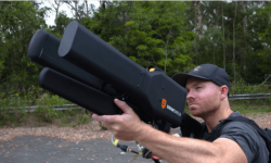 你的無人機要小心了 這把槍不用子彈就能打飛機