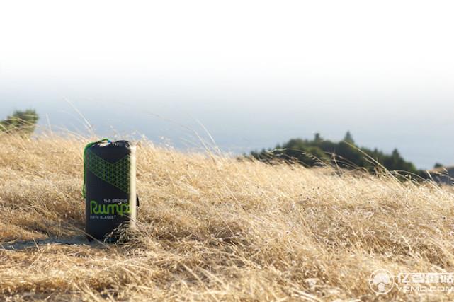 用移動電源供電的加熱毯 出門野營有“人”暖床了