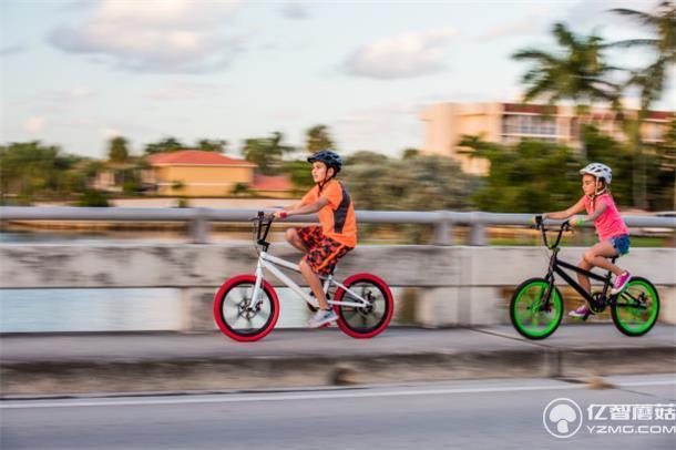 真·玩的飛起系列:電動版BMX極限運動小輪車