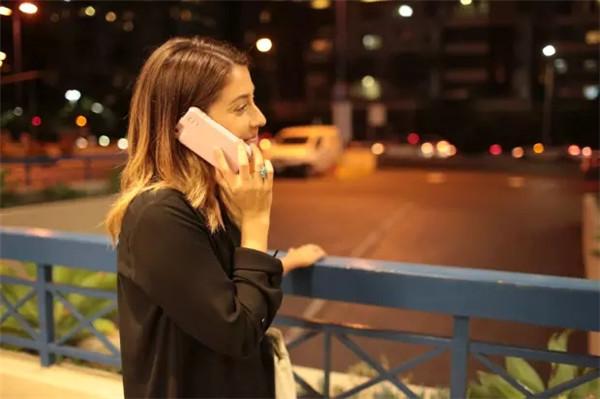 手機也能當武器 試試這款防狼手機殼