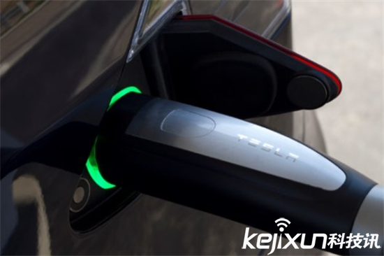 因過(guò)熱事故 特斯拉召回部分充電器