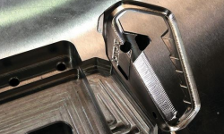 既是扳手又是美工刀 這個小玩意共有17種用途