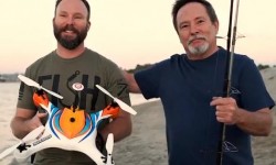 AguaDrone防水無人機：會水上漂還能投放魚餌