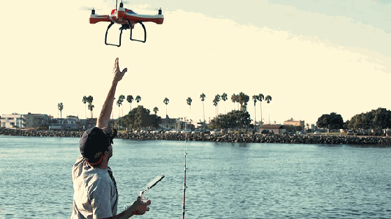 這款無人機身懷絕活!會水上漂還能投放魚餌