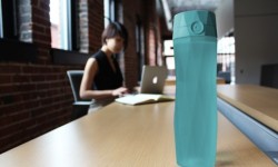 HidrateMe智能水杯能提醒你按時補水：顏值爆表