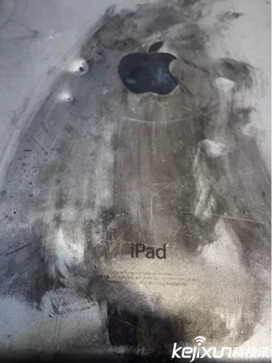 蘋果iPad Air充電時爆炸 威力巨大現(xiàn)場慘烈