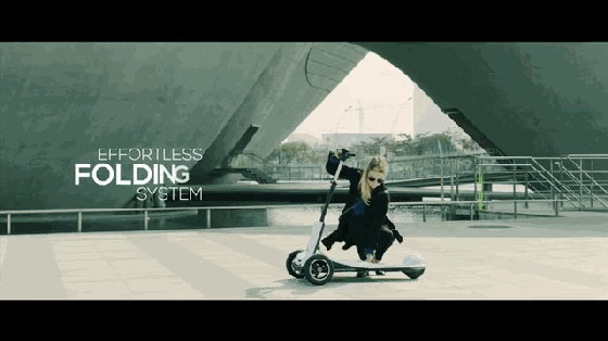 有了這款帥氣便宜的電滑板車 上班高峰不被擠懷孕