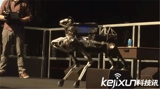 快遞公司欲使用機器狗派件 想法美好落地較難