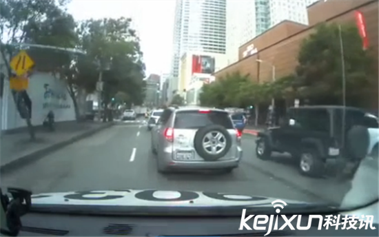 Uber無人駕駛汽車被曝闖紅燈 官方回應(yīng)是人為錯(cuò)誤