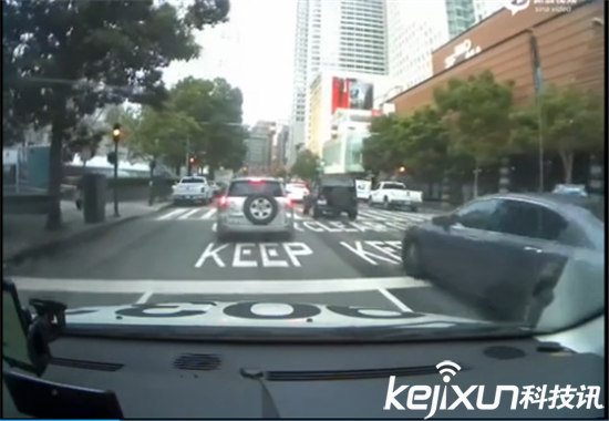 Uber無人駕駛汽車被曝闖紅燈 官方回應(yīng)是人為錯(cuò)誤