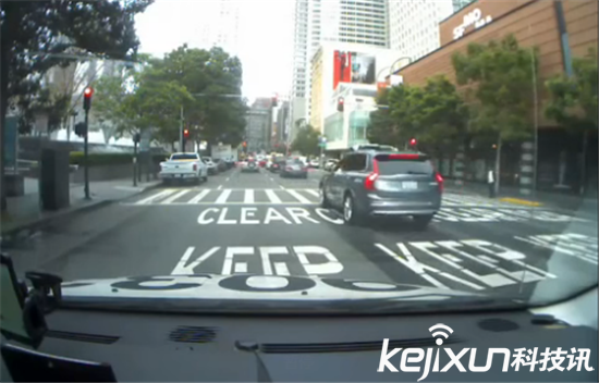 Uber無人駕駛汽車被曝闖紅燈 官方回應(yīng)是人為錯(cuò)誤