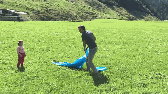 這個氣墊充氣只需10秒鐘 雪地里都能舒服的躺著