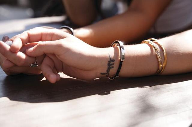 頭繩幫手腕上太難看?這個手環可以幫你掩飾一下