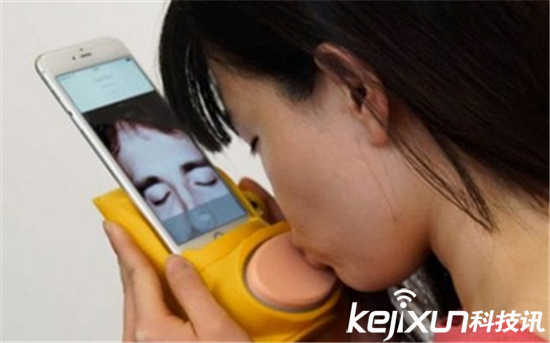 第二代Kissinger面世:專供異地戀情侶隔空濕吻