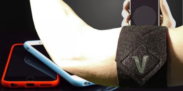 綁上能吸附手機的V-DOCK360臂帶 除了坐地鐵啥情況都好使