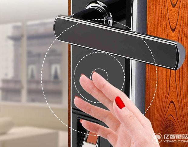 當你貼上NFC指甲蓋 外出購物時刷刷手指就OK了