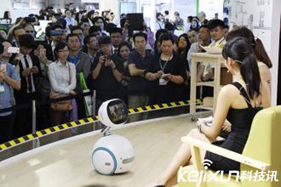 華碩家庭機(jī)器人Zenbo開年發(fā)售 售價(jià)4300元起