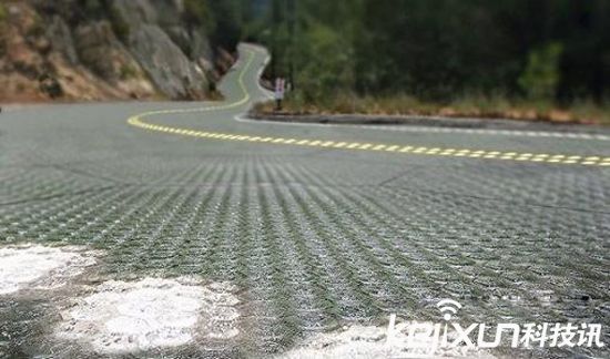 法國建成世界首條太陽能公路 為路燈提供電源