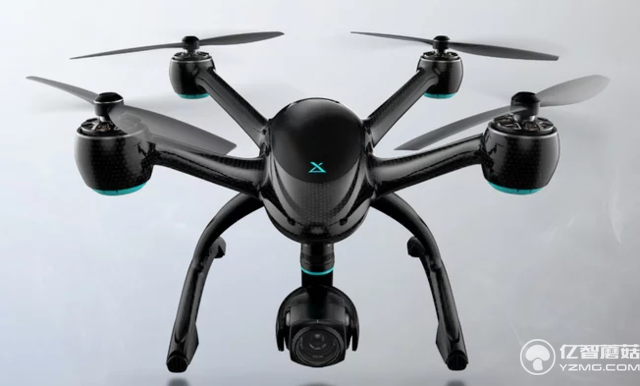 這無人機(jī)配了個(gè)雙屏遙控器 但總覺得沒啥用