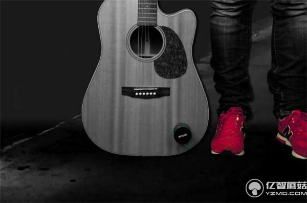 吉他撩妹大法？那帶上能錄專屬伴奏的小音箱吧