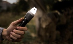 野外露營手電筒+吊燈+打火機 這個Sparkr統統搞定