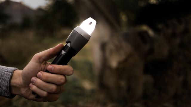 野外露營手電筒+吊燈+打火機 這個棒子統統搞定