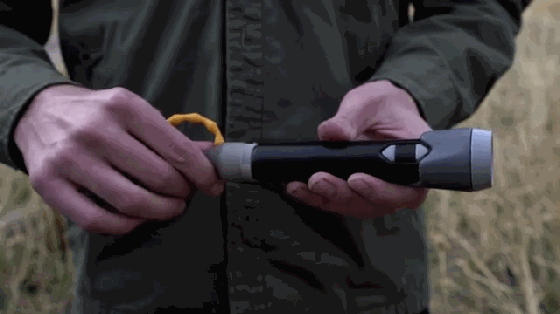 野外露營手電筒+吊燈+打火機 這個棒子統統搞定