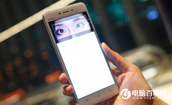 曲面屏雙攝頭手機今年火了 超像素/眼球解鎖逐漸邊緣化