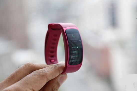 三星Gear fit2智能手環實物解禁+官方視頻 三星Gear fit2智能手環實物解禁+官方視頻