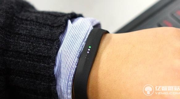 Fitbit Flex 2智能手環評測：支持游泳記錄