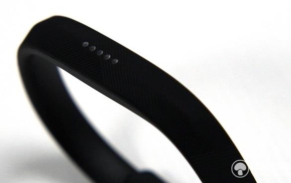 Fitbit Flex 2智能手環評測：支持游泳記錄