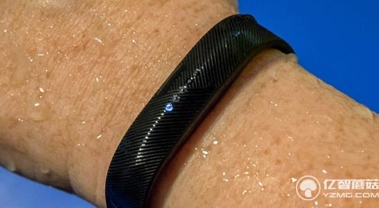 Fitbit Flex 2智能手環評測：支持游泳記錄