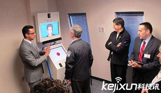 測(cè)謊機(jī)器人擔(dān)任機(jī)場(chǎng)安保 篩查潛在威脅人員