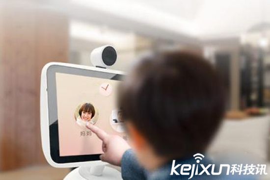 百度聯(lián)合AiNemo推出“小魚”家用機器人 春季上市