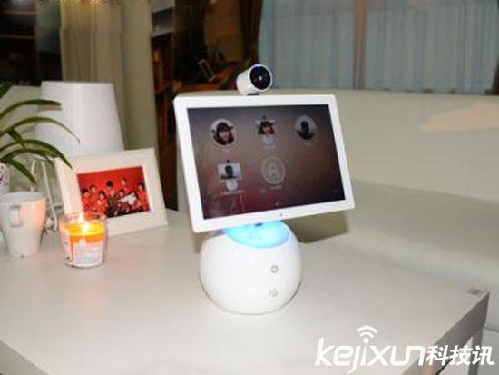 百度聯(lián)合AiNemo推出“小魚”家用機器人 春季上市