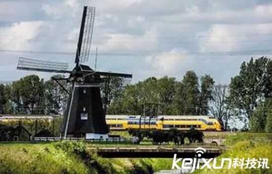 荷蘭實現100%風能運行火車 “風車王國”名不虛傳