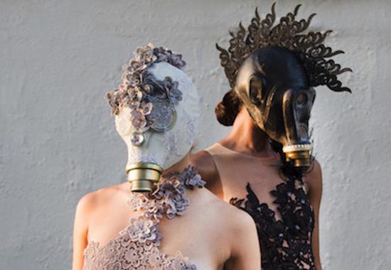 　　霧霾當下 設計師偏愛口罩？